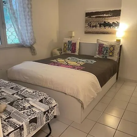 Soleil Calme & Piscine Apartment