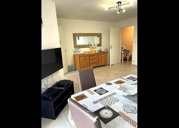 Soleil Calme & Piscine Apartamento *